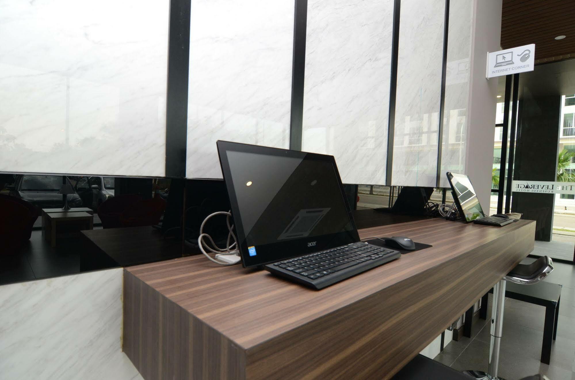 The Leverage Business Hotel Johor Bahru Extérieur photo