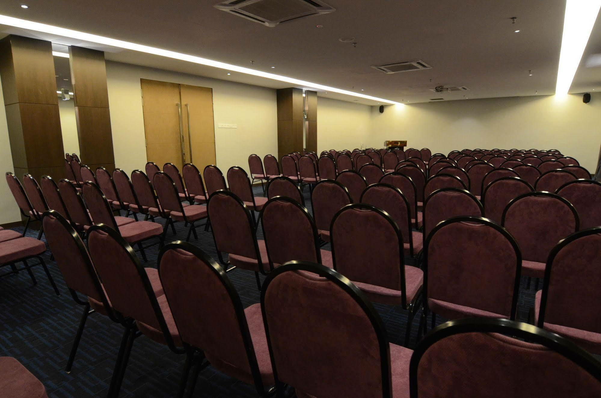 The Leverage Business Hotel Johor Bahru Extérieur photo